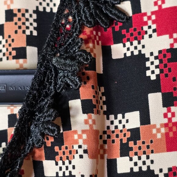 Fun Geometric Patterned Set - Picture 3 of 4